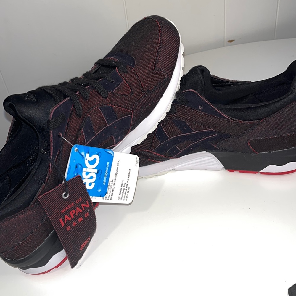 Runs like a 10.5 Black/Red ASICS